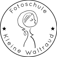 Datei:2015 logo-fotoschule-kleine-waltraud transparent.png