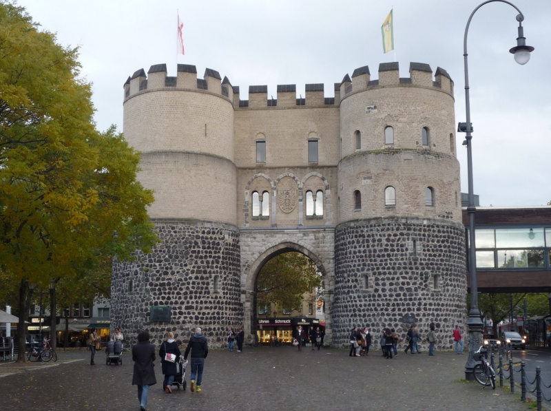 Datei:Koeln Hahnentorburg 997-zh.jpg