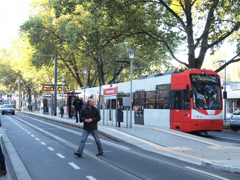 Datei:Stadtbahn 12 Köln A801-zGh.jpg