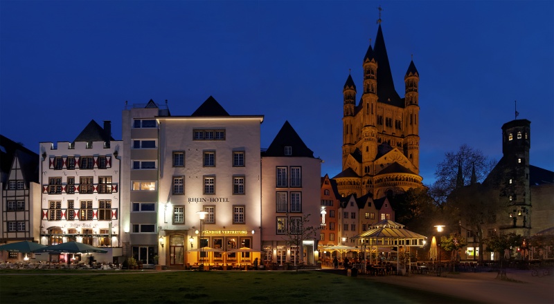 Datei:Frankenwerft Rheinhotel Abend.jpg